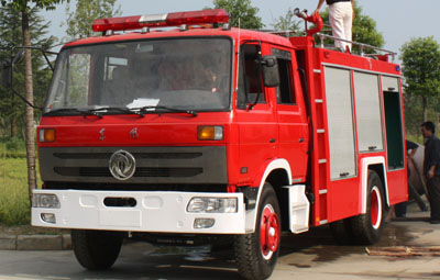 東風145水罐/泡沫消防車(5噸)圖片